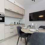 Sea & By Renters Apartman *